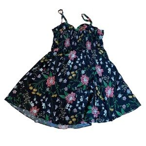 Old navy summer dress size large. Mid thigh length in excellent condition